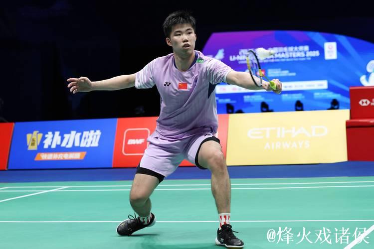 中国羽毛球大师赛：翁泓阳力克林俊易夺得男单桂冠