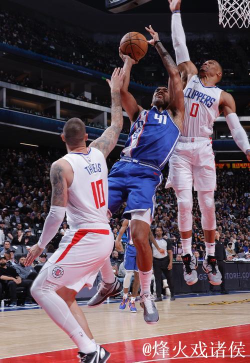 小萨三双助国王击败猛龙 哈登18分4板6助快船狂胜76人